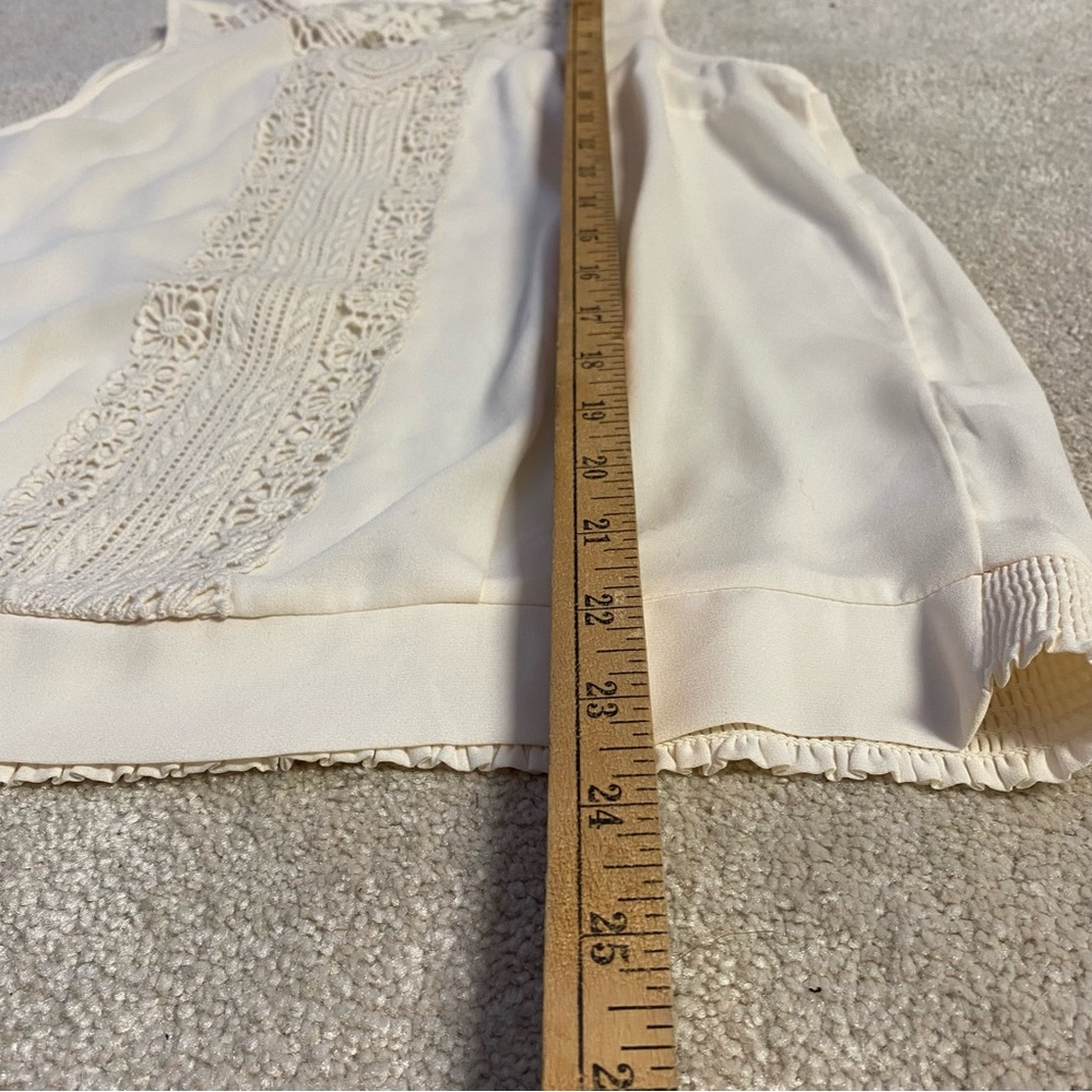Chelsea28 sleeveless high neckline blouse size medium - Picture 5 of 7